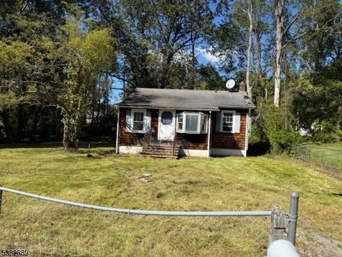 16 Madelyn Ave, West Milford, NJ, 07480-2112 | Card Image