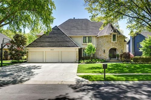 8943 Cedar Dr, Prairie Village, KS, 66207-2215 | Card Image