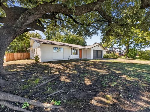 2318 Stonegate St, Arlington, TX, 76010-3221 | Card Image