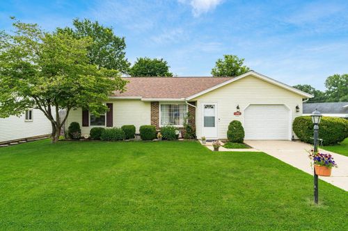 140 Williamsburg Ln Nw, Lancaster, OH, 43130-5107 | Card Image