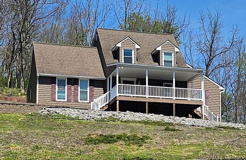 945 Fincastle Tpke, Tazewell, VA, 24651-6141 | Card Image