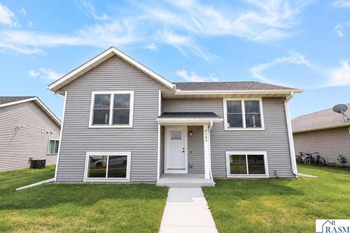 2105 Lunden St, Saint Peter, MN, 56082-4532 | Card Image