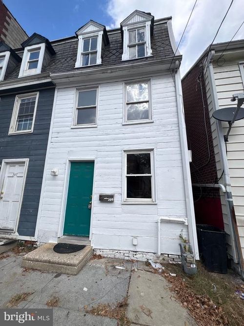 209 E Philadelphia St, YORK, PA, 17403-1510 | Card Image