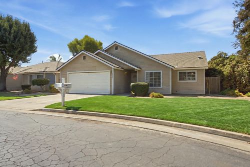 2447 N Michael St, Visalia, CA, 93292-2195 | Card Image