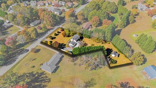 2874 Fleming Rd, Greensboro, NC, 27410-9381 | Card Image