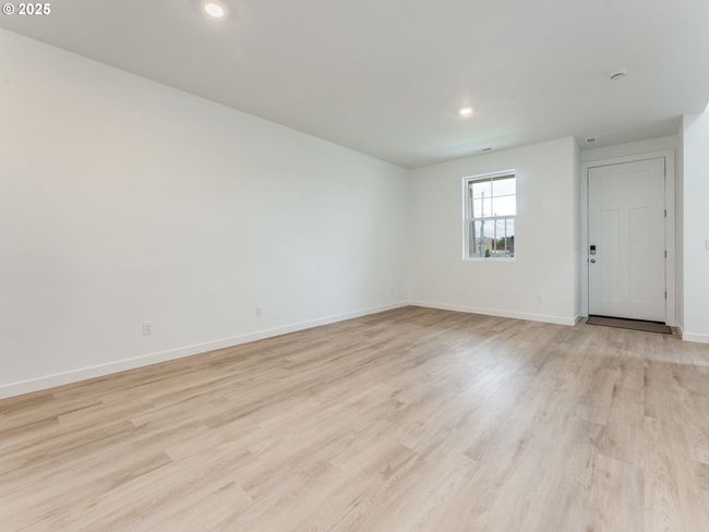 8431 Se Blanton St, House attached with 3 bedrooms, 3 bathrooms and 2 parking in Hillsboro OR | Image 8