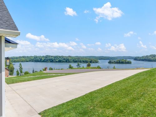 995 Rose Ln, Eddyville, KY, 42038-7388 | Card Image