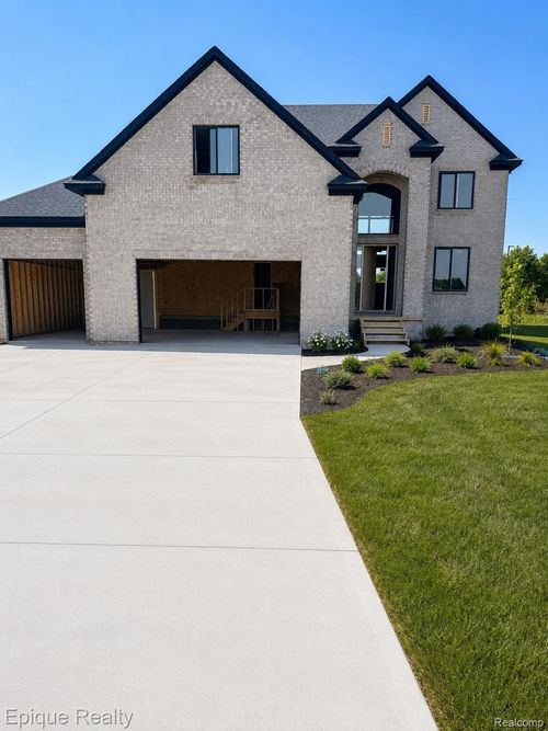 29736 Red Fox Ln, New Baltimore, MI, 48047 | Card Image
