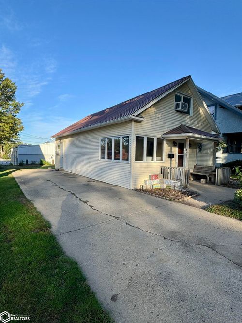 717 Washington St, Audubon, IA, 50025-1032 | Card Image