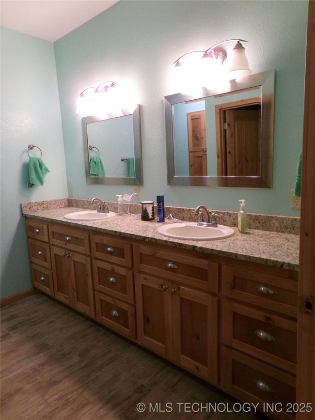 Master bath with double sink | Image 15
