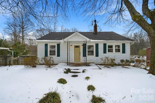 2036 4th St Ne, Hickory, NC, 28601-1529 | Card Image