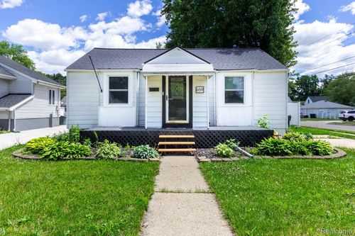 659 Gargantua Ave, Clawson, MI, 48017-1885 | Card Image