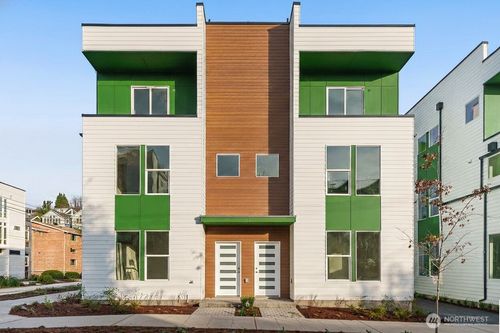 904 A 28th Ave S, Seattle, WA, 98144 | Card Image