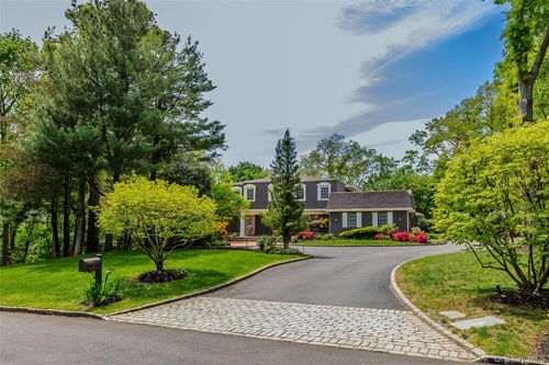 6 The Hollow W, Oyster Bay, NY, 11732 | Card Image