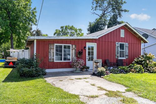 527 Water St, Momence, IL, 60954-1431 | Card Image
