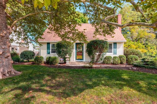 2212 Woodstock Rd, Upper Arlington, OH, 43221-1844 | Card Image