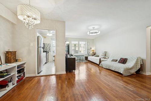 408-139 84th Drive, New York, NY, 11435 | Card Image