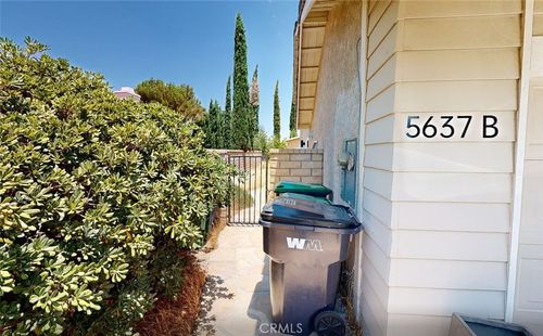 b-5637 Redwood Ave, Palmdale, CA, 93551-1905 | Card Image