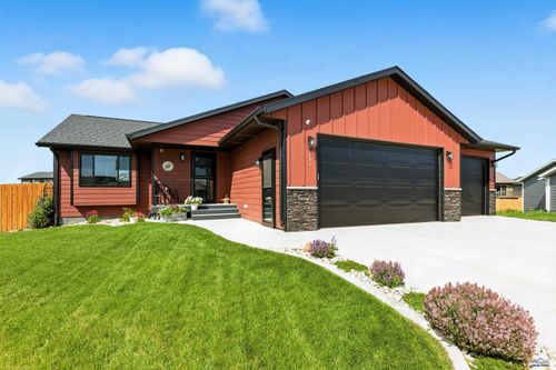 643 Valor Ct, Box Elder, SD, 57719-2047 | Card Image