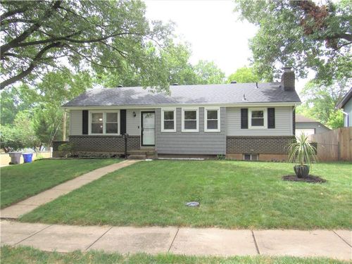 605 E Johnston St, Olathe, KS, 66061-2816 | Card Image