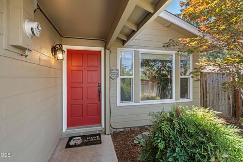 1486 Lawnridge St, Medford, OR, 97504-6248 | Card Image