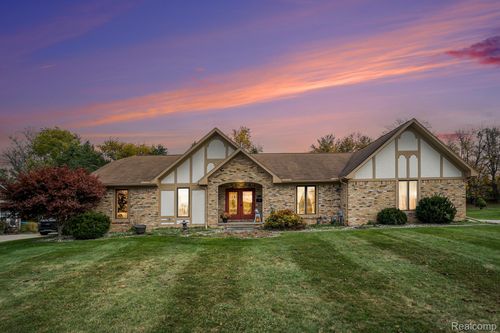 859 Boutell Dr, Grand Blanc, MI, 48439-1942 | Card Image