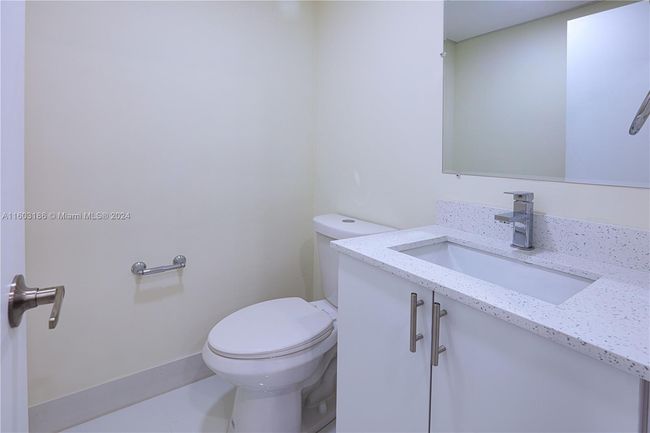 APT-117 - 200 177 Th Dr, Condo with 1 bedrooms, 1 bathrooms and null parking in Sunny Isles Beach FL | Image 12