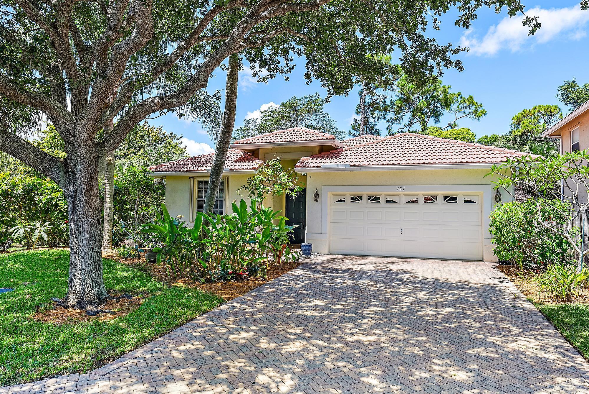 Hidden Hollow Dr, Palm Beach Gardens, FL 33418