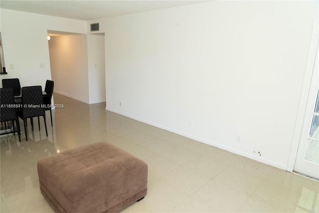 APT-23C - 5140 Sw 40 Th Ave, Condo with 2 bedrooms, 2 bathrooms and null parking in Fort Lauderdale FL | Image 15