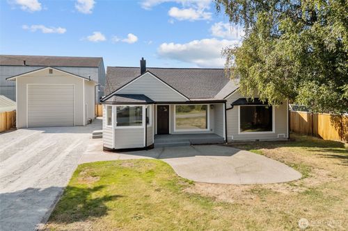 417 N Anacortes St, Burlington, WA, 98233-1313 | Card Image