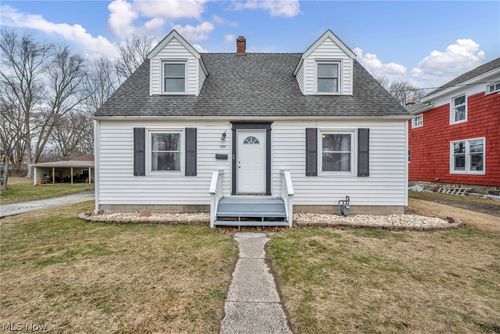 535 Eastwood St, Geneva, OH, 44041-1642 | Card Image