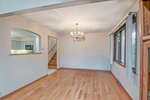 332 N West Ave, Elmhurst, IL, 60126-2126 | Card Image