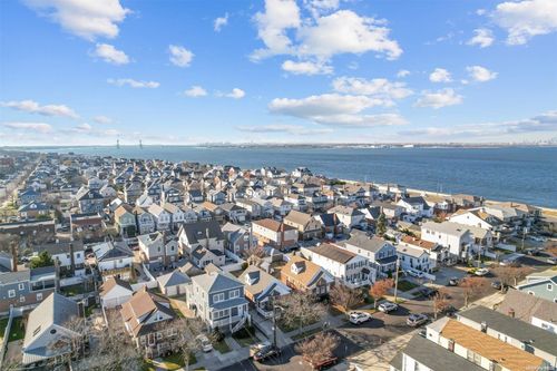 521 Beach 128th St, Belle Harbor, NY, 11694-1510 | Card Image