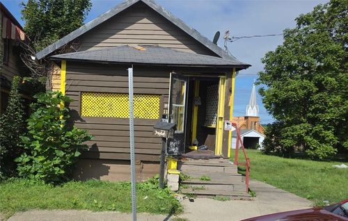 1120 Wallis Ave, Farrell, PA, 16121-1145 | Card Image