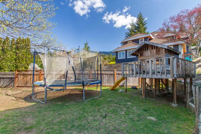 2010 Jay Place, House other with 5 bedrooms, 3 bathrooms and 4 parking in Squamish BC | Image 6