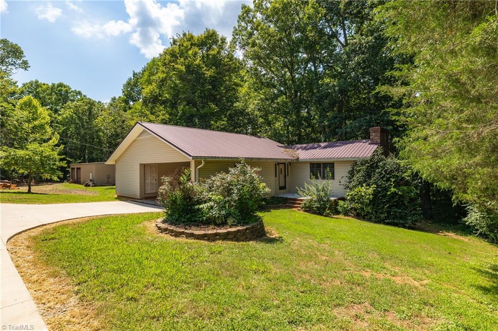 Little Uwharrie Rd, Thomasville, NC 27360