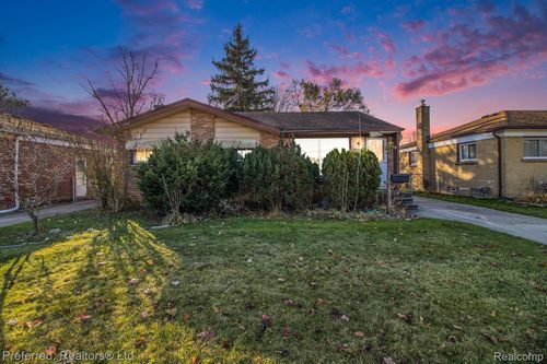 32151 Grandview Ave, Westland, MI, 48186-8963 | Card Image