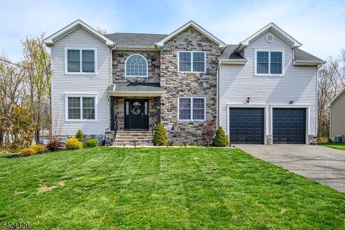 32 Pleasant Plains Rd, Franklin Park, NJ, 08823-1308 | Card Image