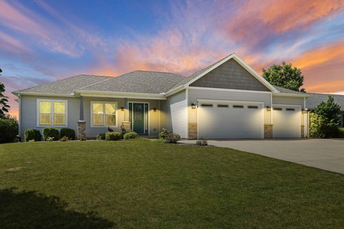 218 Skyline Dr, Lake Geneva, WI, 53147-2187 | Card Image