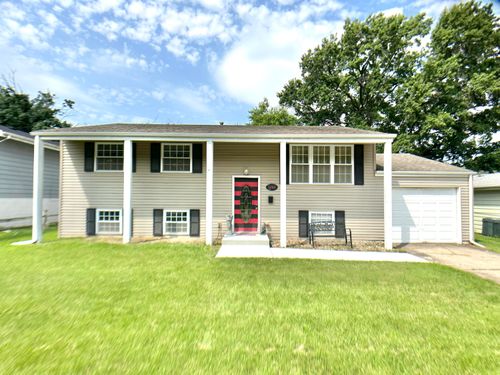 1004 N Indiana St, Griffith, IN, 46319-1618 | Card Image