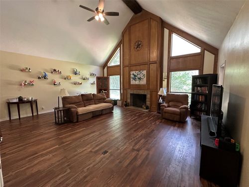 180 Laurie Ln, Silsbee, TX, 77656-8919 | Card Image
