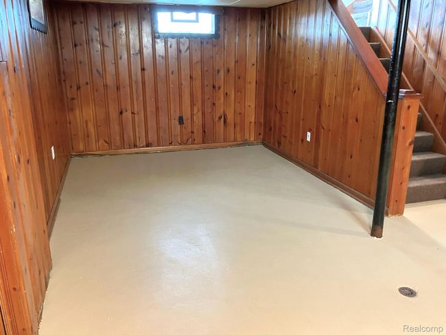 Semi-finished 'L' shaped basement with bar area. | Image 14