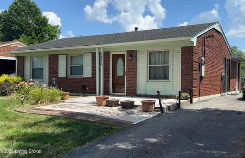 5216 Garden Green Way, Louisville, KY, 40218-4116 | Card Image