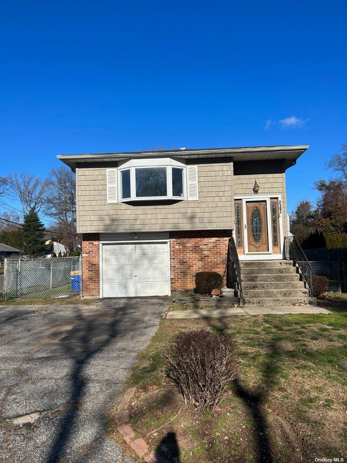 Crombie St, Huntington Station, NY 11746