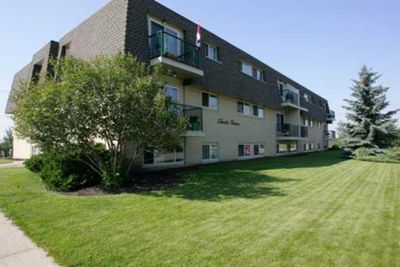 303 - 10327 107 Ave, Condo with 1 bedrooms, 1 bathrooms and null parking in Grande Prairie AB | Image 1