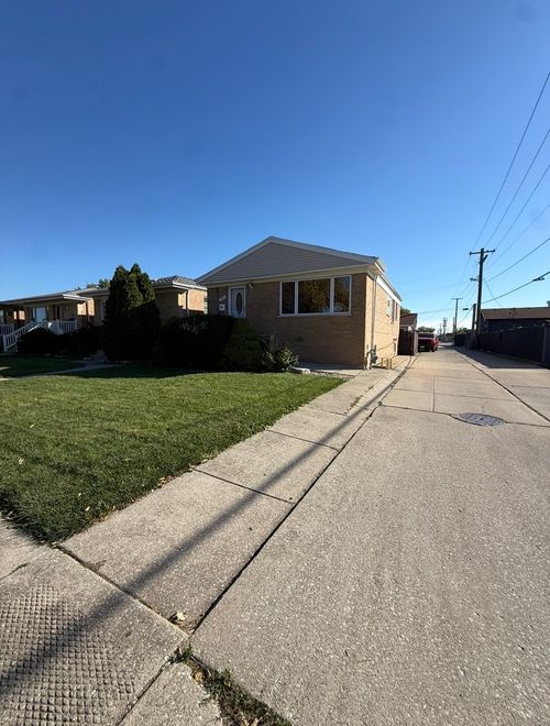 7843 Natchez Ave, Burbank, IL, 60459-1125 | Card Image