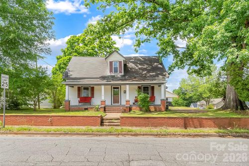 137 12th St Nw, Hickory, NC, 28601-5902 | Card Image