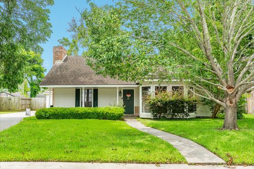 107 Mistletoe St, Lake Jackson, TX, 77566-4179 | Card Image