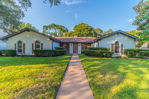 2605 Briarwood Dr, Plano, TX, 75074-4934 | Card Image