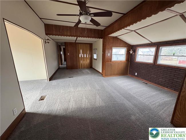 Dining/living area | Image 5